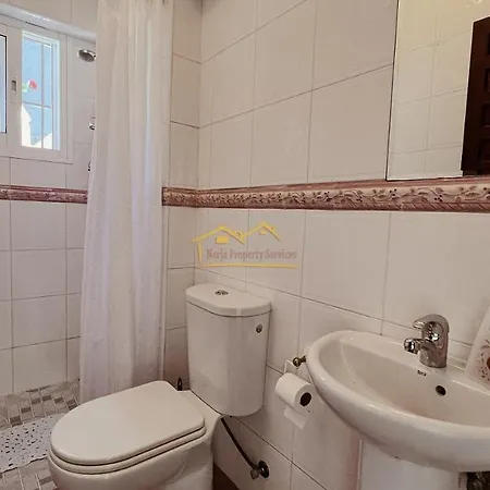 Charming Townhouse For Holiday In Nueva Vakantiehuis