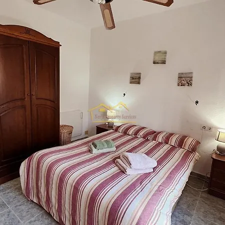Charming Townhouse For Holiday In Nueva Vakantiehuis