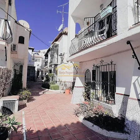 Charming Townhouse For Holiday In Nueva בית נופש
